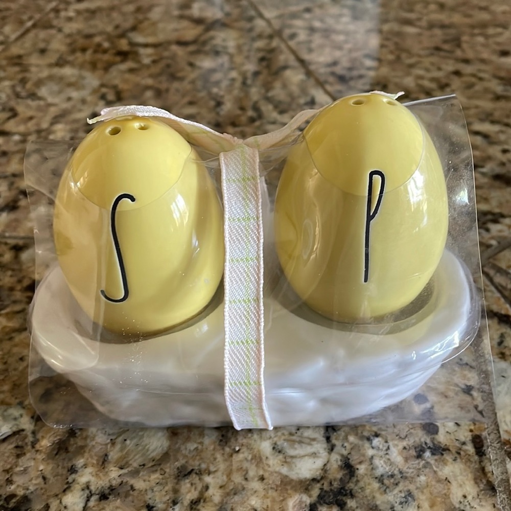 Rae Dunn SALT PEPPER Shakers with tray - Yellow Ceramic